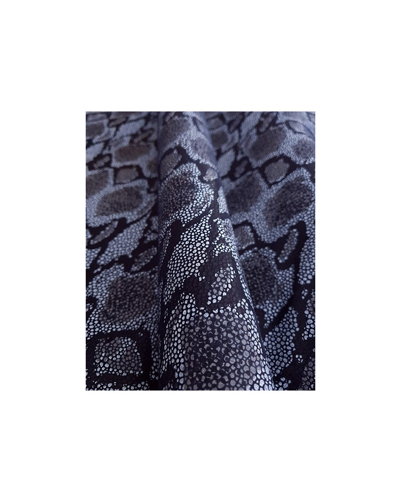 Black and White Tridimensional Snake