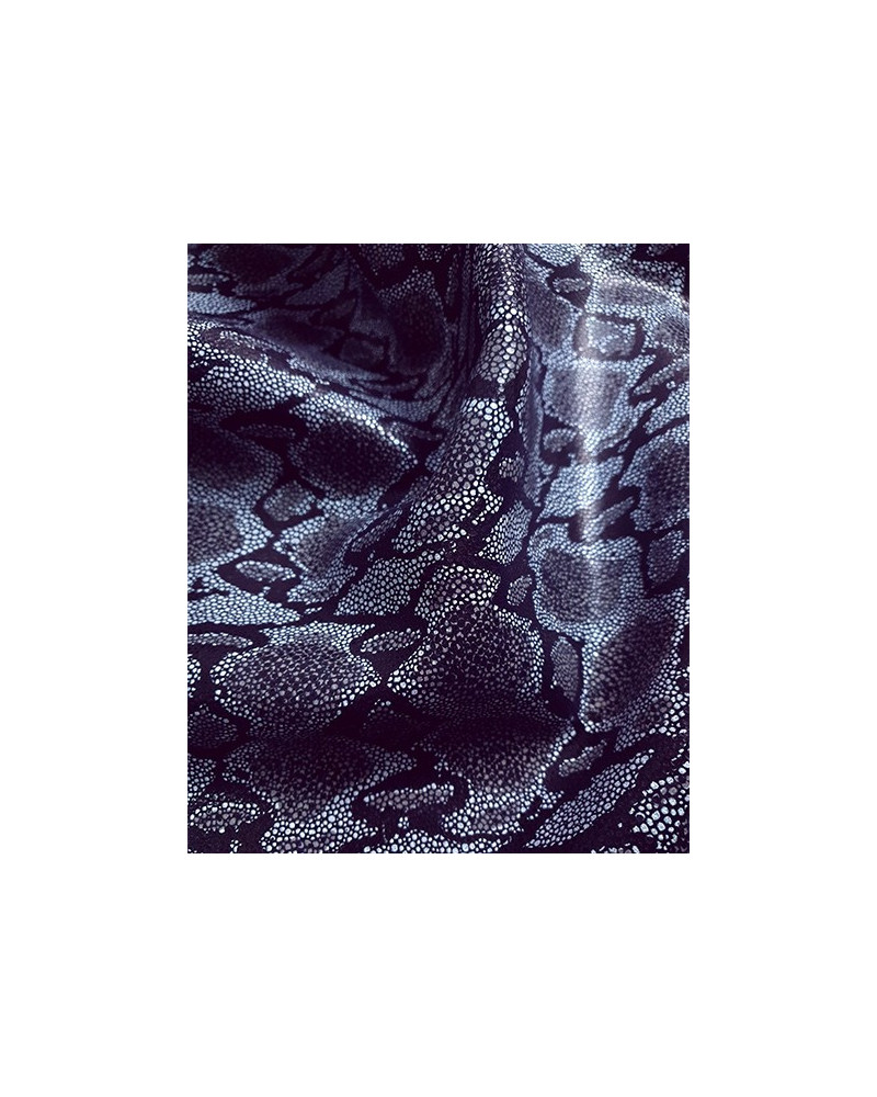 Black and White Tridimensional Snake