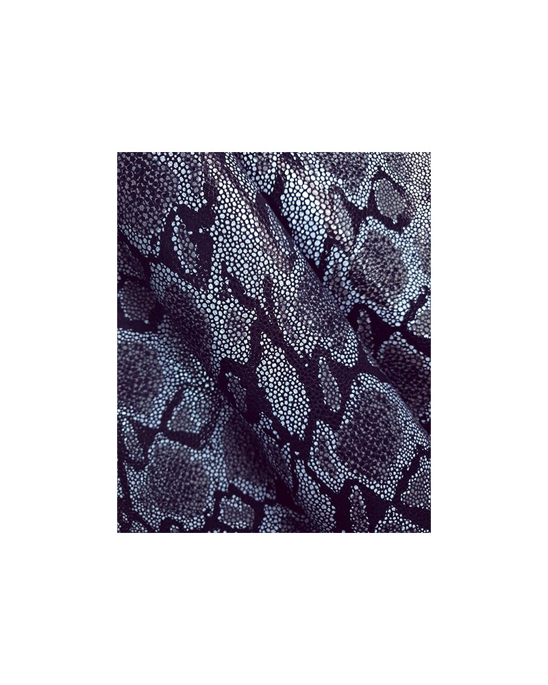 Black and White Tridimensional Snake